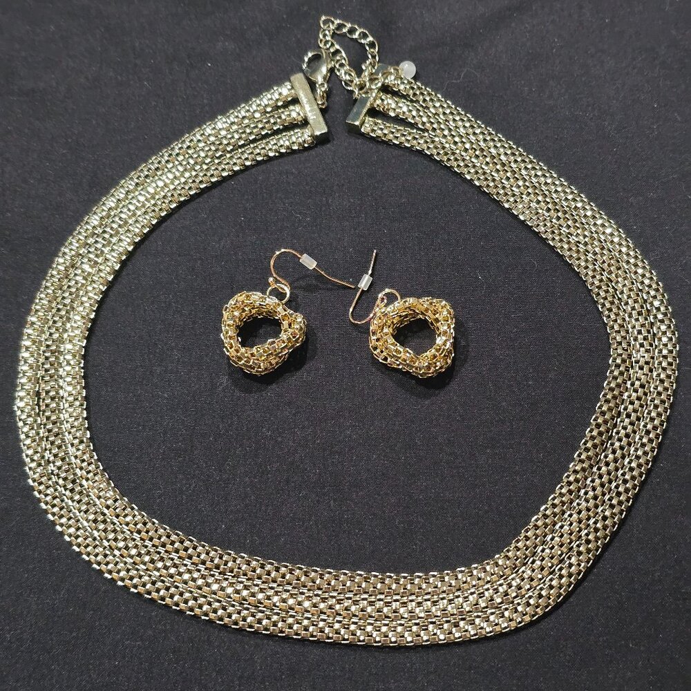 AVON Necklace and Earrings set